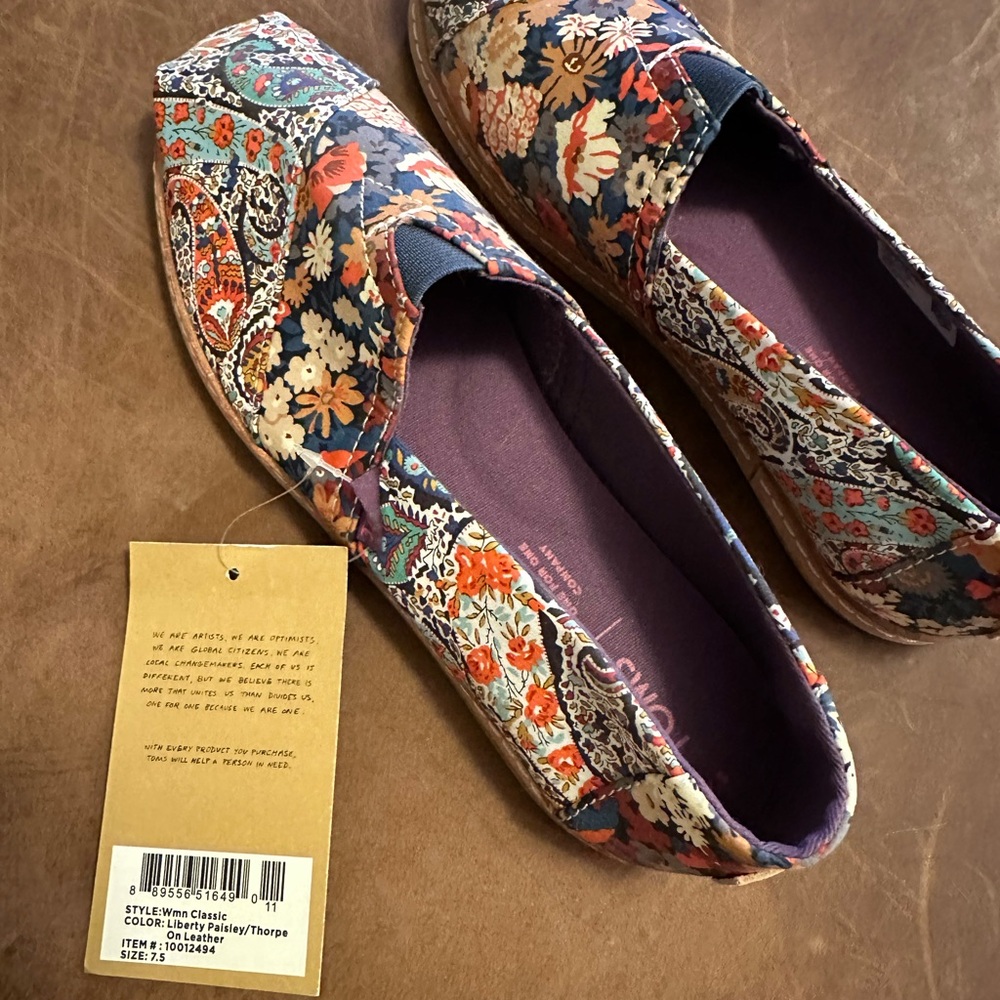Toms paisley Flats Vibrant Slip-On Loafers